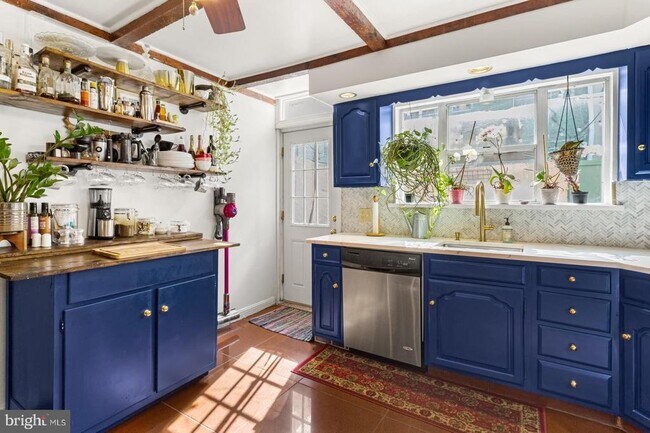 Building Photo - 808 Sears St