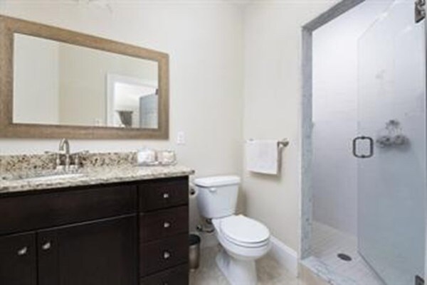 Building Photo - 360 W 2nd St