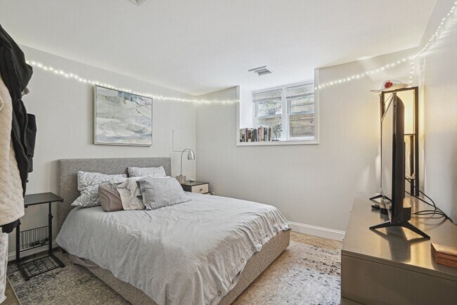 Building Photo - 36 Cummings Rd