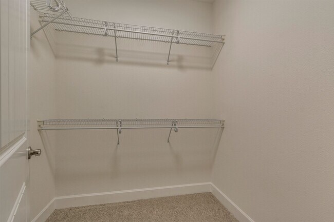 Building Photo - 376 Forest Pl