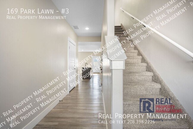 Building Photo - 169 Park Lawn Dr