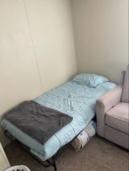 Building Photo - 307 Helen St