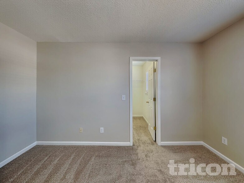 Building Photo - 8109 Bright Oak Trail