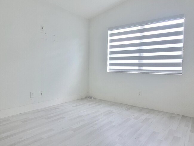 Building Photo - 5460 Hawkes Bluff Ave