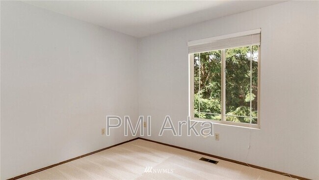 Building Photo - 23960 SE 42nd Pl