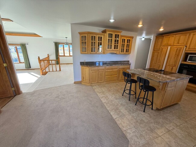 Building Photo - 3 Bed 2 Bath Large Semi-Rural Modern Beautiful Home