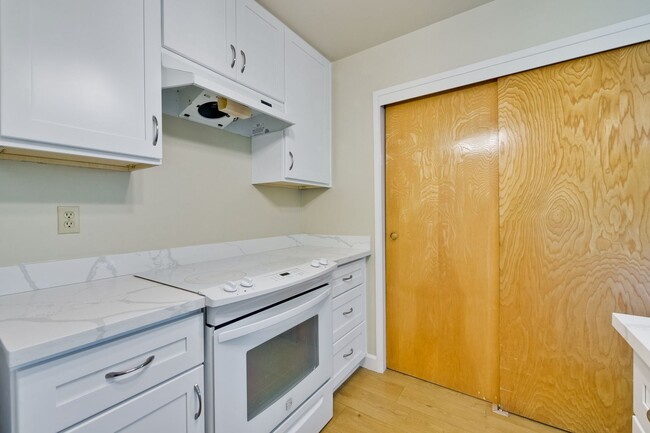 Building Photo - 2 Bedroom Condo Style Unit in South San Jo...