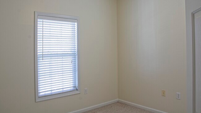 Building Photo - 401 Mahogany Dr