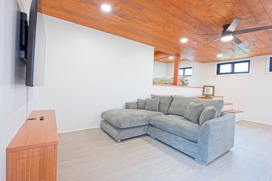 Building Photo - 2828 Dow St