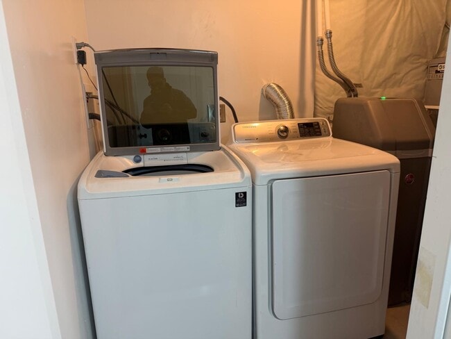 Building Photo - 2506 N Geranium Dr