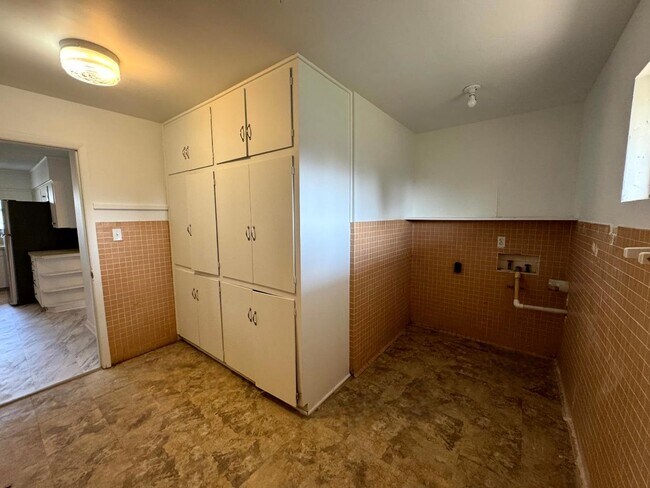 Building Photo - 101 Lake Breeze Dr