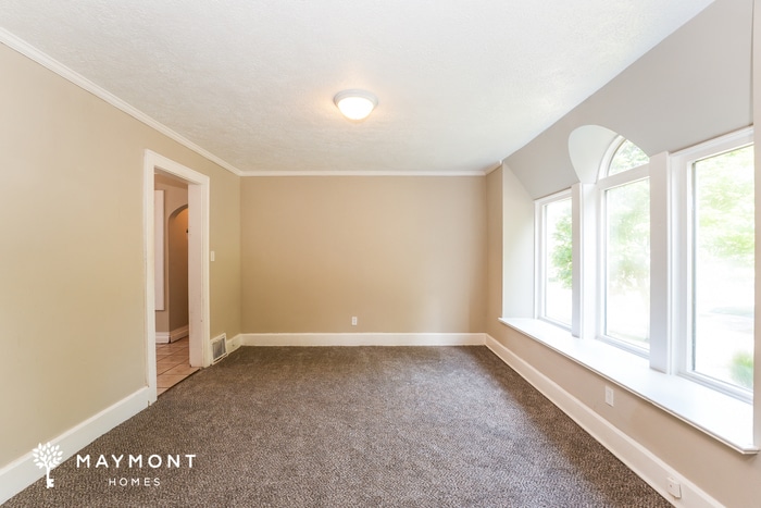 Building Photo - 1420 Oakwood Ave