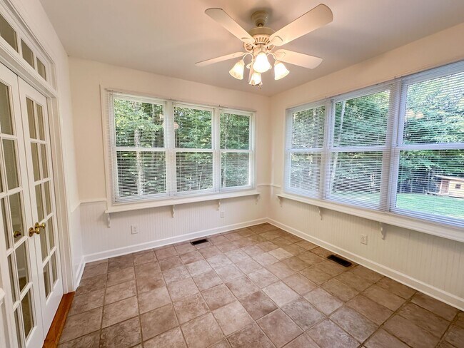 Building Photo - Cozy Oasis in Wake Forest!