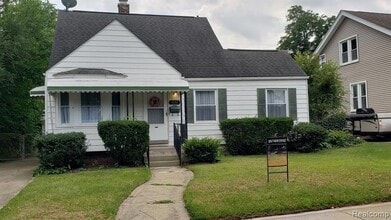 Building Photo - 1261 Pearson St