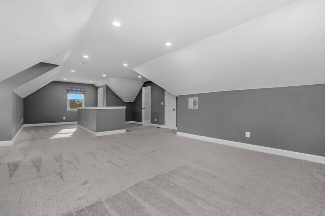 Building Photo - 4923 Lasalle Ave