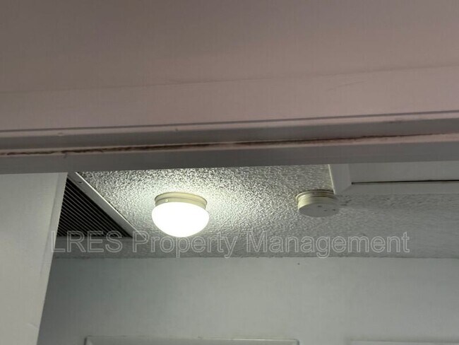 Building Photo - 2706 Graduate Ct