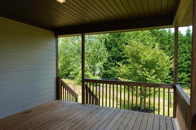 Building Photo - 153 Bur Oak Dr