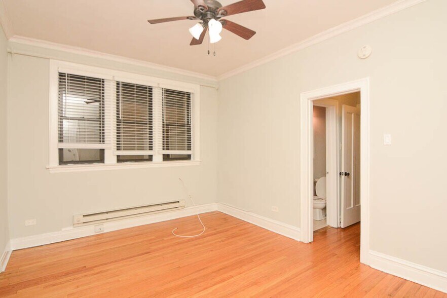 Building Photo - 4742 N Hermitage Ave