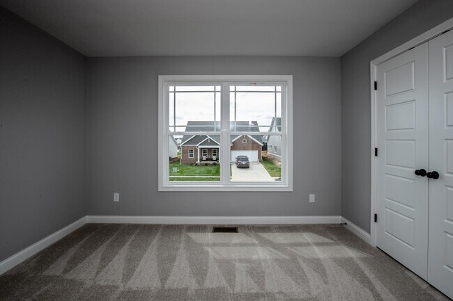 Building Photo - 693 Shaker Dr