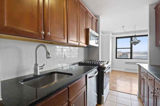 Building Photo - 500 Central Ave