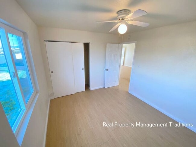 Building Photo - Updated Apt in Rosamond - Military Discount!