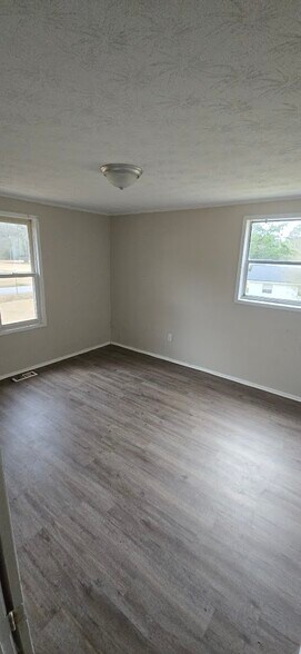 Building Photo - 1002 Ladiga St SE