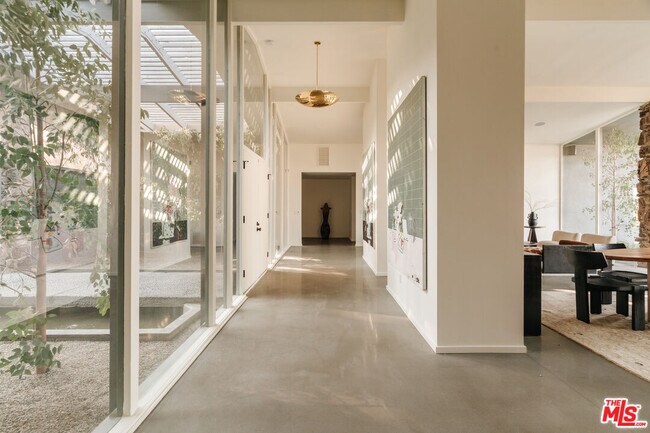 Building Photo - 8559 Edwin Dr