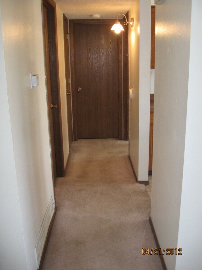 Building Photo - Victoria Crossing 2nd Floor Unit (17LO#1521-R)