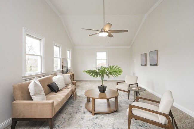 Building Photo - 301 Lutie St