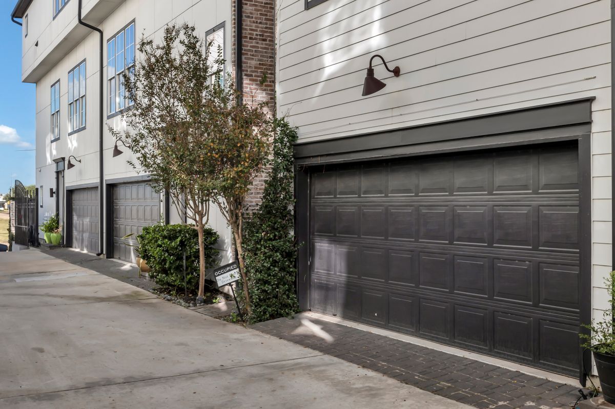 Building Photo - 4128 Willowbend Blvd