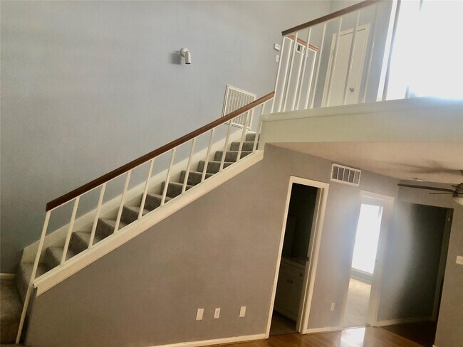 Building Photo - 3150 Walnut Bend Ln