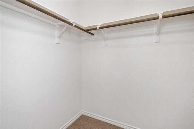 Building Photo - 3643 WL Breeding Dr