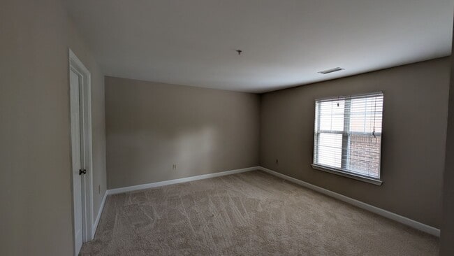 Building Photo - Three Bedroom Waterfront Condo Mooresville