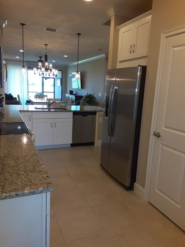 Building Photo - Seasonal/short term turnkey furnished Incr...