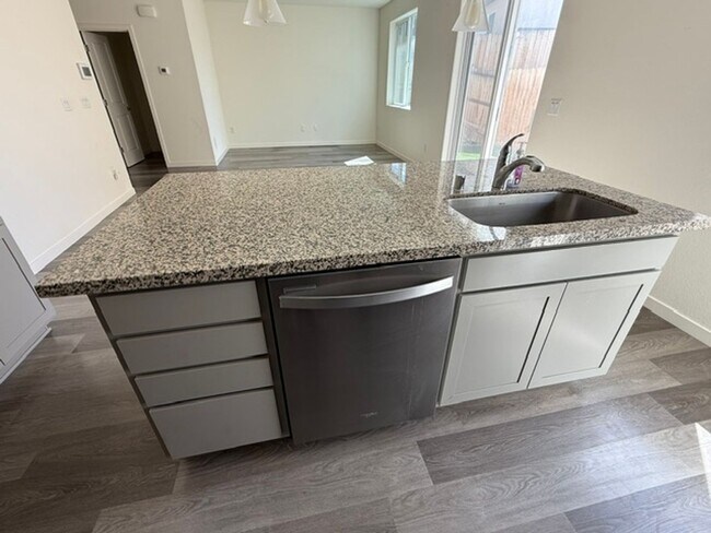 Building Photo - Charming Sun Valley Home with Generous Yard