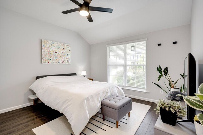 Building Photo - 858 Goodale Dr