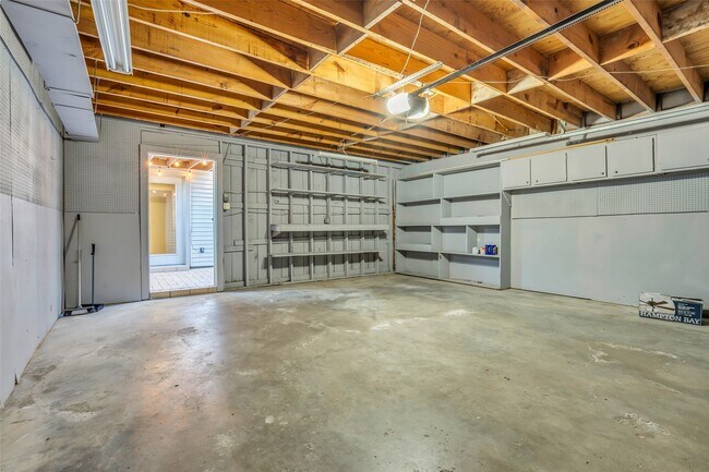 Building Photo - 2086 Augusta Dr