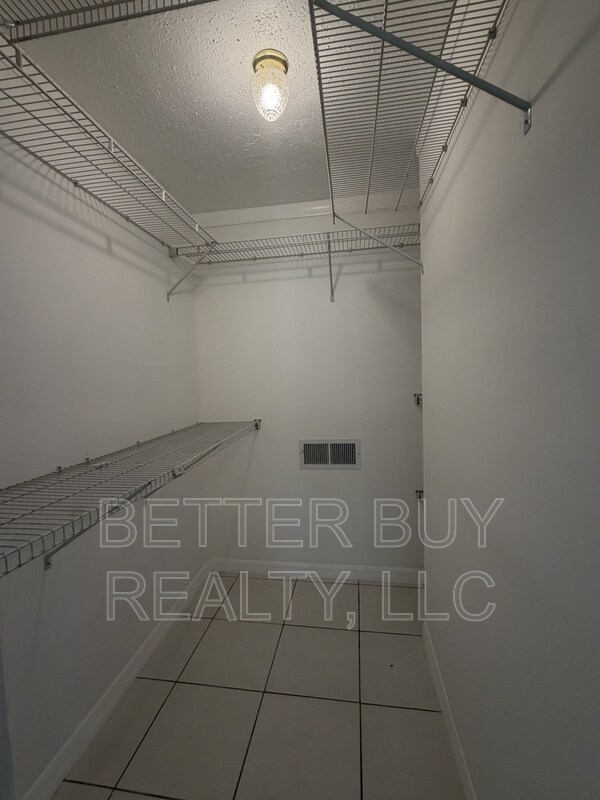 Building Photo - 337 N 10th St