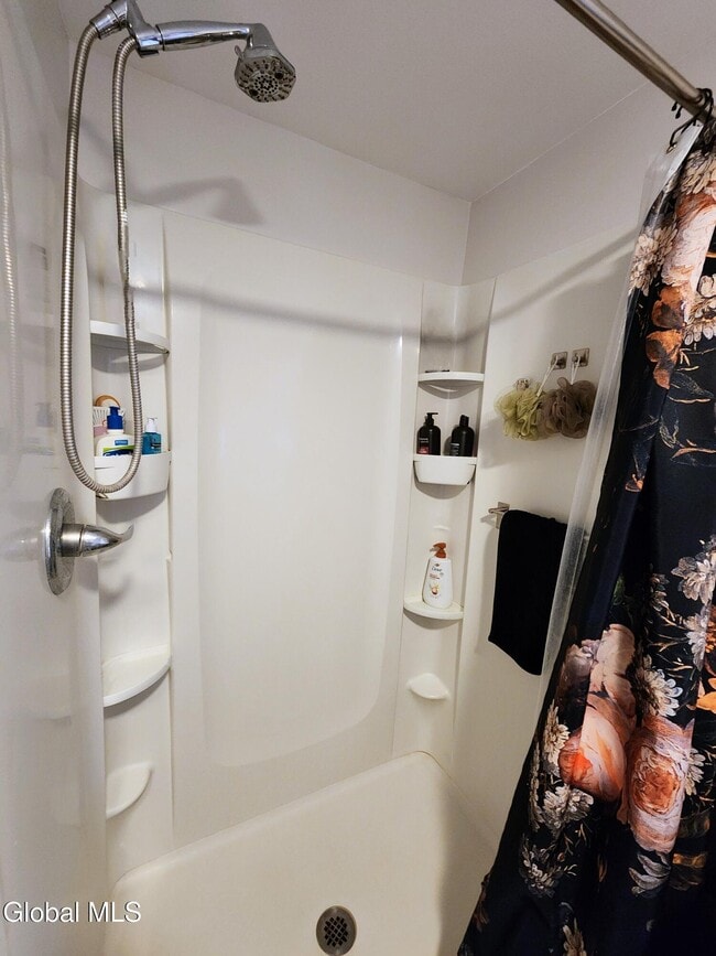 Building Photo - 11 Ingersoll Ave