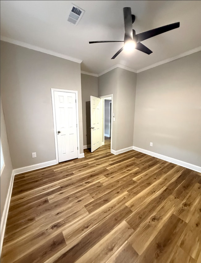 Building Photo - Grove St