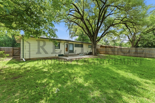 Building Photo - 1415 N Prairie Ln