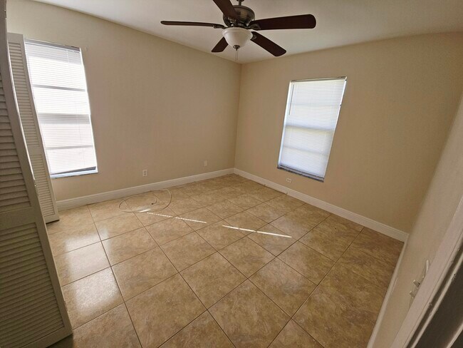 Building Photo - 5894 Longbow Ln