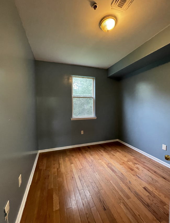 Building Photo - 420 S 17th St