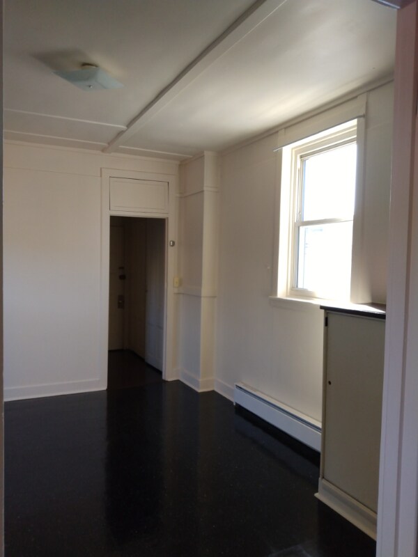 Building Photo - 1029 Penn St