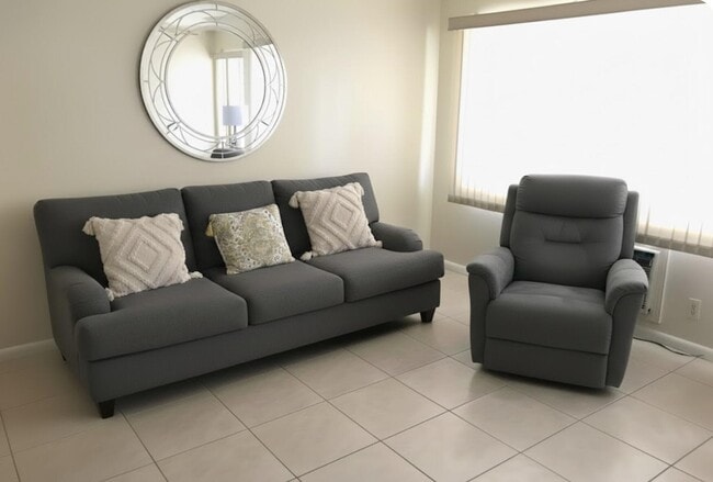 Building Photo - 42 Canterbury E