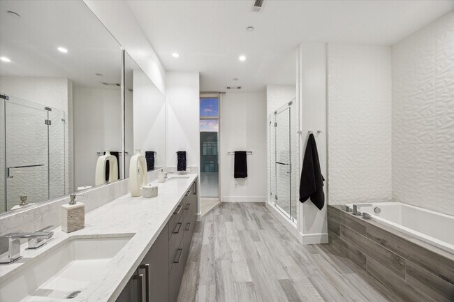 Building Photo - 4521 San Felipe St