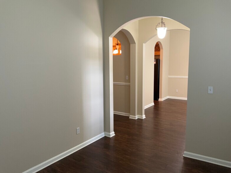 Building Photo - 2711 Salina Ct