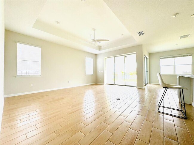 Building Photo - 6618 Willow View Ave
