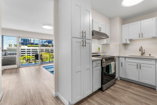 Building Photo - Coty Tower 703