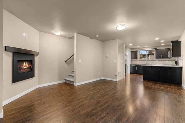 Building Photo - 2bd/2.5ba Seattle Townhome